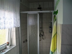 Shower, hair dryer - NEW! North Sea holiday home near Norddeich (Norden)