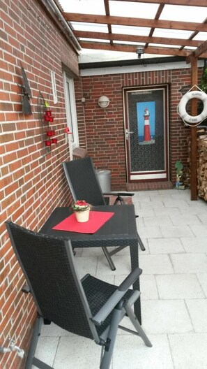 Terrace/patio - NEW! North Sea holiday home near Norddeich (Norden)