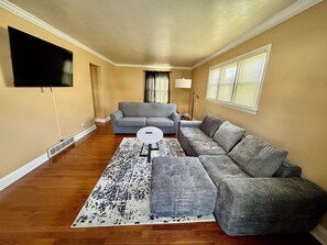 Smart TV - Cozy house for small or big group in Bridgeport WV (Bridgeport)