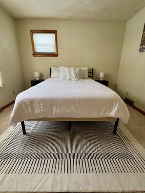 5 bedrooms, iron/ironing board, free WiFi, bed sheets - Cozy house for small or big group in Bridgeport WV (Bridgeport)