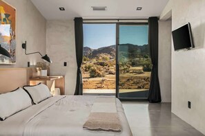 3 bedrooms, desk, iron/ironing board, travel crib - The Vault By The Cohost Company (Joshua Tree)