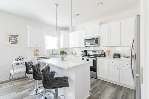 8BR Near Southend/Uptown w/GameRoom/HotTubs/Fenced