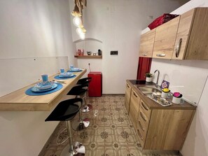 Microwave, stovetop - "Al Duomo" elegant accommodation with Cathedral view in the heart of Palermo (Palermo)