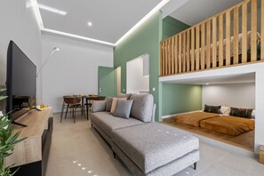 TV - Studio Palace B by Homie (Funchal)