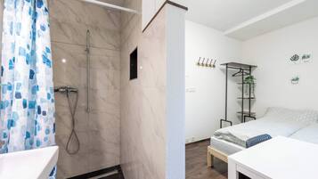 1 chambre, fer et planche Ă repasser, lit parapluie, Wi-Fi