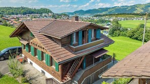 Exterior - Studio Spiez | Nature & Parking |20 min Interlaken (Spiez)