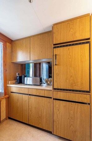 Interior - Studio Spiez | Nature & Parking |20 min Interlaken (Spiez)