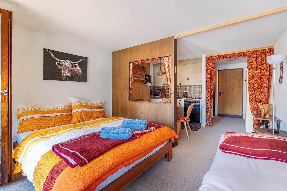 1 bedroom, iron/ironing board, travel crib, WiFi