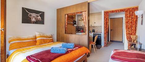 1 bedroom, iron/ironing board, travel crib, WiFi