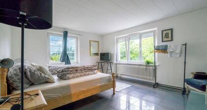 Private King Room | Late Check-Out | 8min Airport