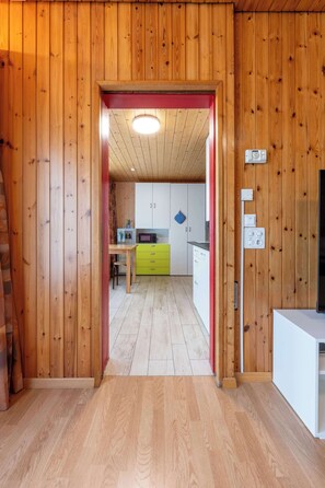 Interior - Lake Thun View Apartment|Terrace + Near Interlaken (Spiez)