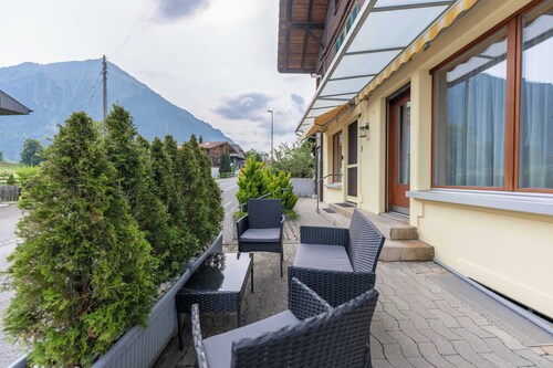 Lake Thun View Apartment|Terrace + Near Interlaken