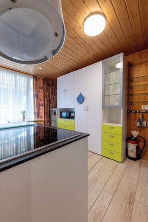 Interior - Lake Thun View Apartment|Terrace + Near Interlaken (Spiez)