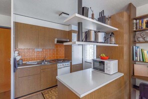 Fridge, microwave, oven, stovetop - With mountain view & balcony | kitchen | parking (Kandersteg)