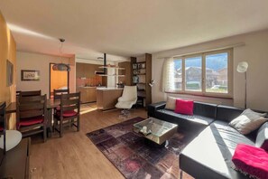 TV, offices - With mountain view & balcony | kitchen | parking (Kandersteg)