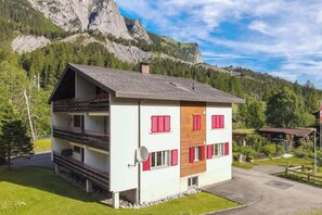 Exterior - With mountain view & balcony | kitchen | parking (Kandersteg)