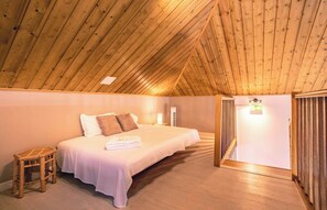 2 bedrooms, iron/ironing board, travel cot, WiFi