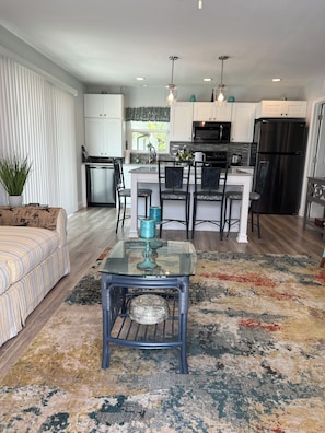 Interior - Private and nicely decorated guest house in a peaceful area. Full amenities! (Punta Gorda)