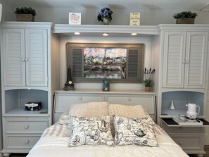 1 bedroom, iron/ironing board, WiFi, bed sheets - Private and nicely decorated guest house in a peaceful area. Full amenities! (Punta Gorda)