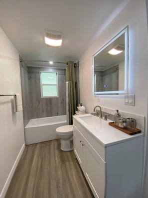 Toallas, jabón, papel de baño