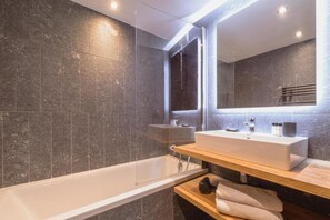 Shower, hair dryer - Alpine Family Escape with Spa Access (MEGEVE)