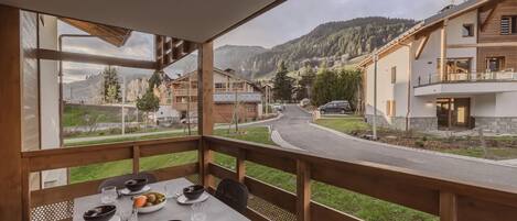 تناول الطعام بالخارج