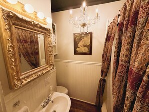 مناشف، صابون، ورق حمّام