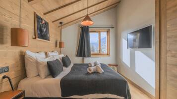 4 bedrooms, travel crib, free WiFi