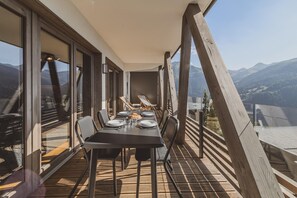 Outdoor dining - Family Retreat in Peisey-Vallandry (Plan Perisey)