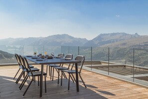 Outdoor dining - Family Apartment in Paradiski Area (Plan Perisey)