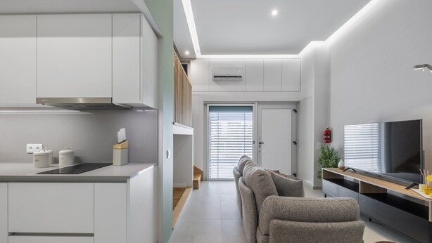 A modern kitchen with white cabinets, a built-in stove, and a countertop with kitchen essentials. - Studio Palace B by Homie (Funchal)