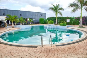 Piscine extérieure