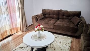 Smart TV, pebolim, livros