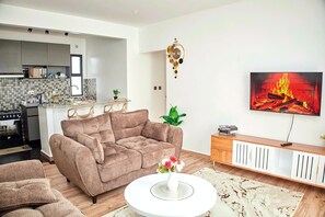 Una Smart TV, un futbolín, libros