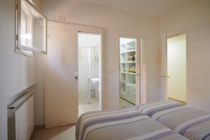 3 bedrooms, free WiFi, bed sheets - Botanical Burla - Three Bedroom Apartment, Sleeps 6 (Jerusalem)