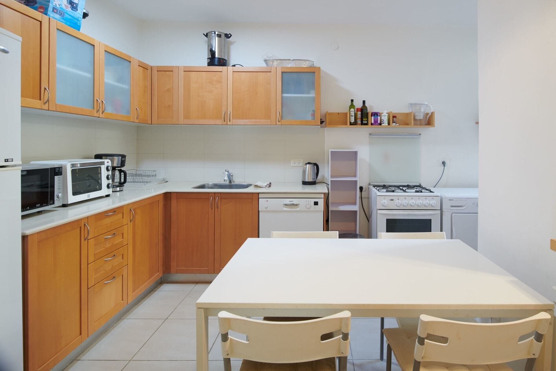 雪櫃、微波爐、焗爐、爐具