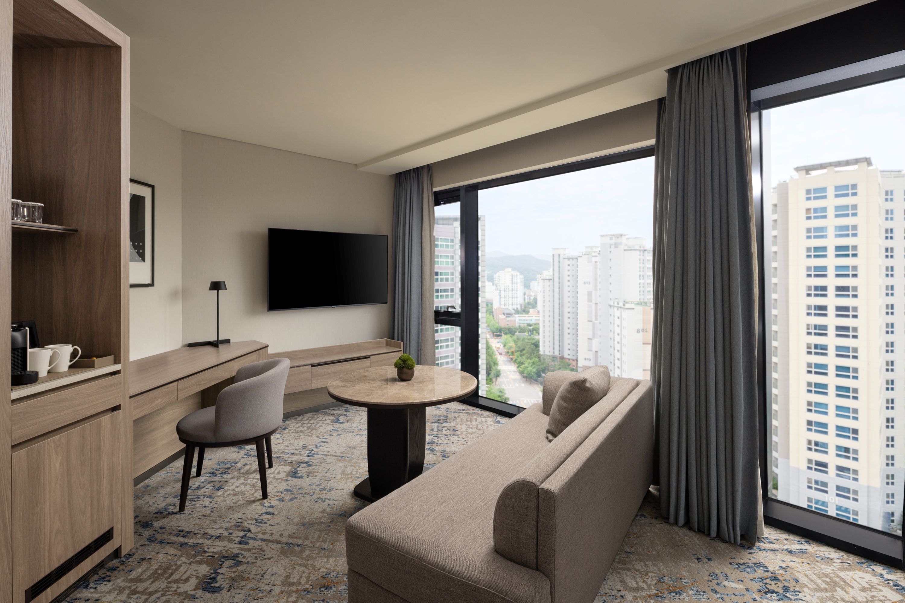 Suite, 1 King Bed, Corner | In-room safe, desk, laptop workspace, blackout drapes