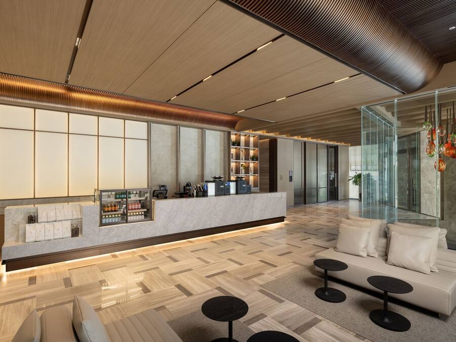 Lobby-lounge