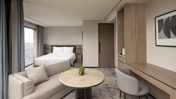Suite, 1 King Bed, Corner