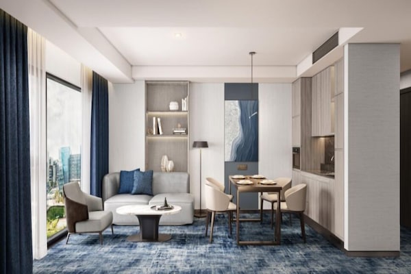 Suite Premier, 1 Tempat Tidur King (Residence) | Brankas, meja kerja, ruang kerja ramah laptop, dan tirai kedap cahaya