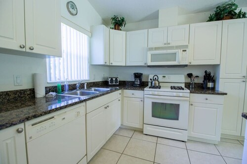 3-bedroom Condo Peggy