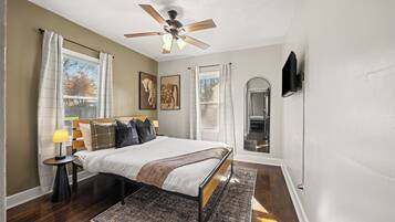 2 bedrooms, iron/ironing board, Internet, bed sheets