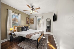 2 bedrooms, iron/ironing board, internet, bed sheets