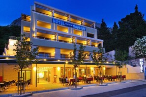 Outdoor dining - Economy Double Room With Private Bathroom (Gradac)