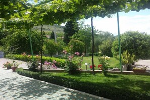 Property grounds - Elez Serenity Guesthouse -Triple room 1 (Medugorje)