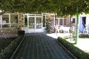 Terrace/patio - Elez Serenity Guesthouse - Twin room 1 (Medugorje)