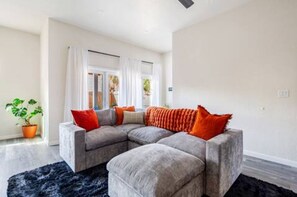 Interior - Modern comfort in the heart of the city (San Antonio)