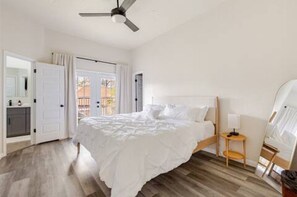 3 bedrooms, iron/ironing board, WiFi, bed sheets - Modern comfort in the heart of the city (San Antonio)