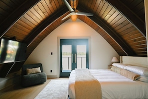 2 bedrooms, iron/ironing board, free WiFi, bed sheets - Acorn Cove by LittleCreek+Co, Waterfront + Private Dock + Air Hockey (Frankston)