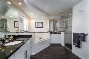 Hair dryer, towels - Villa Timucuan: Modern 4 Bedroom Villa With Pool (Inverness)